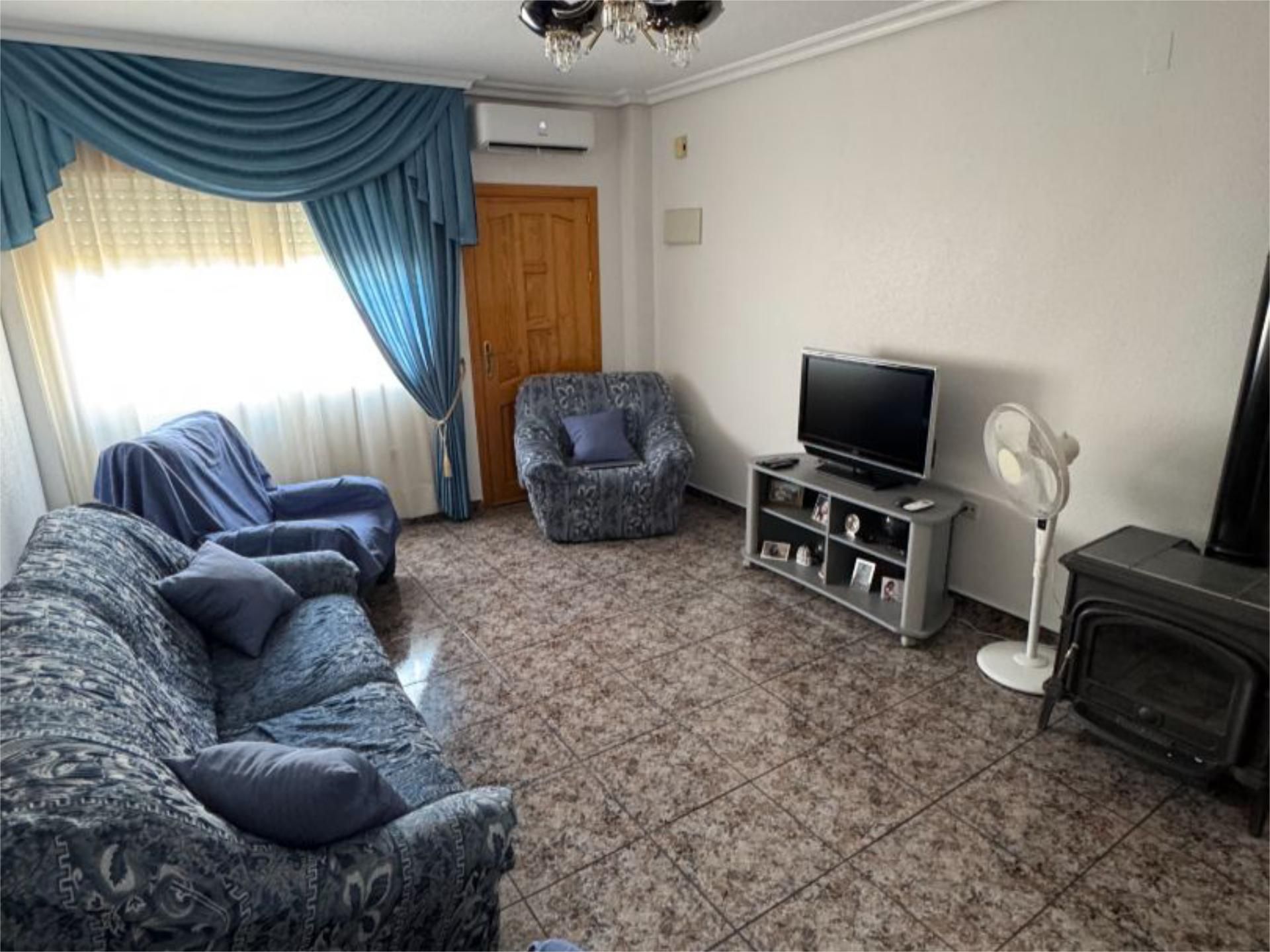 Sala d'estar de Casa adosada de lloguer en San Pedro del Pinatar amb Aire condicionat, Calefacció i Jardí privat