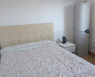 Bedroom of Flat to share in Irun   with Heating, Parquet flooring and Furnished