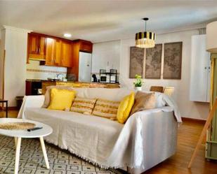 Sala d'estar de Apartament de lloguer en Cuenca Capital amb Calefacció i Moblat