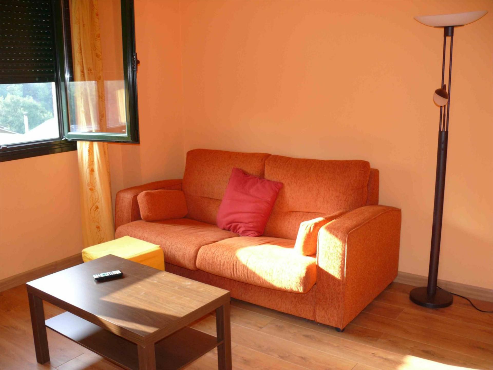 Living room of Flat to rent in Cangas del Narcea  with Heating, Parquet flooring and Furnished