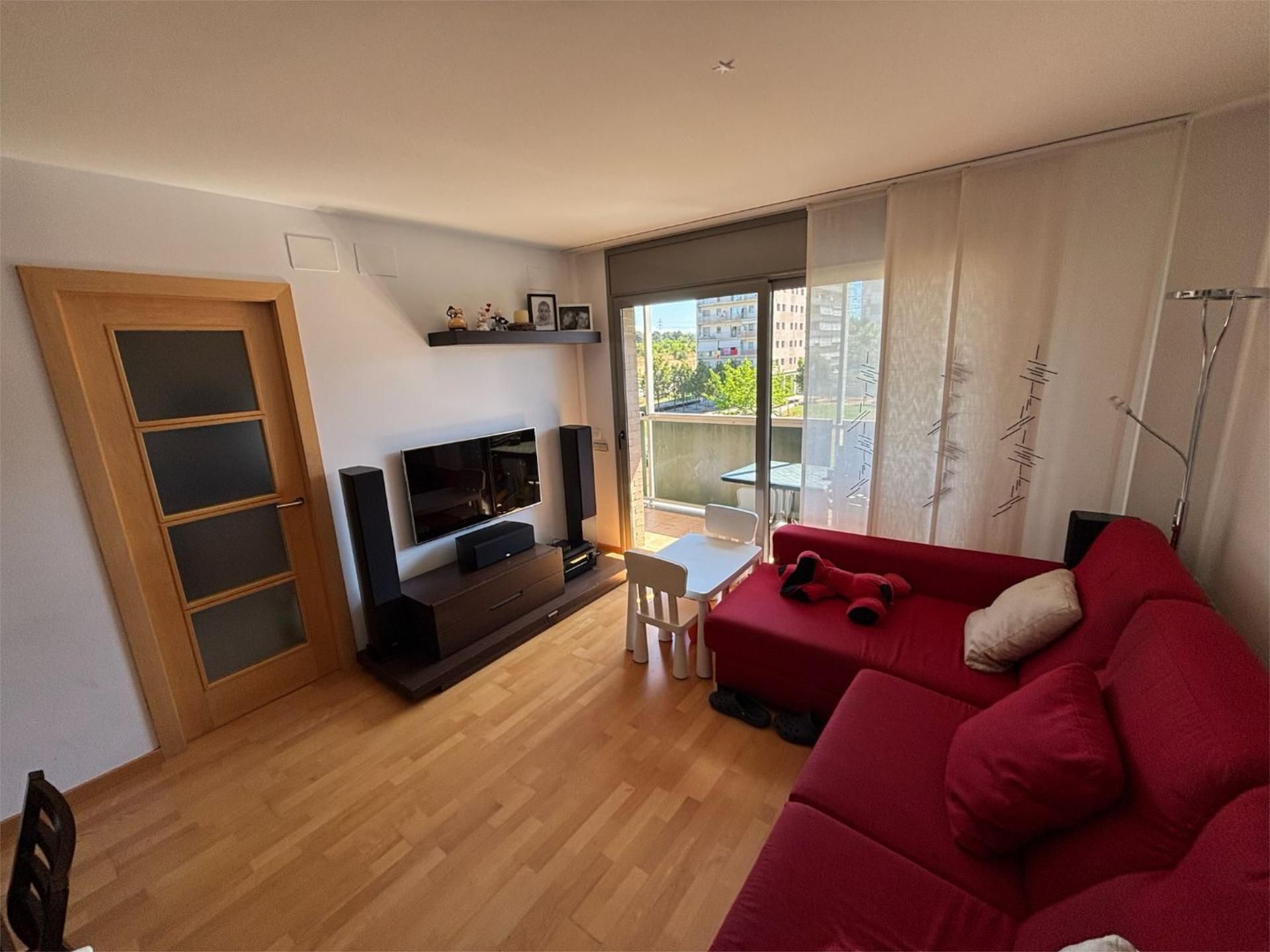 Living room of Flat for sale in Terrassa  with Air Conditioner, Swimming Pool and Balcony