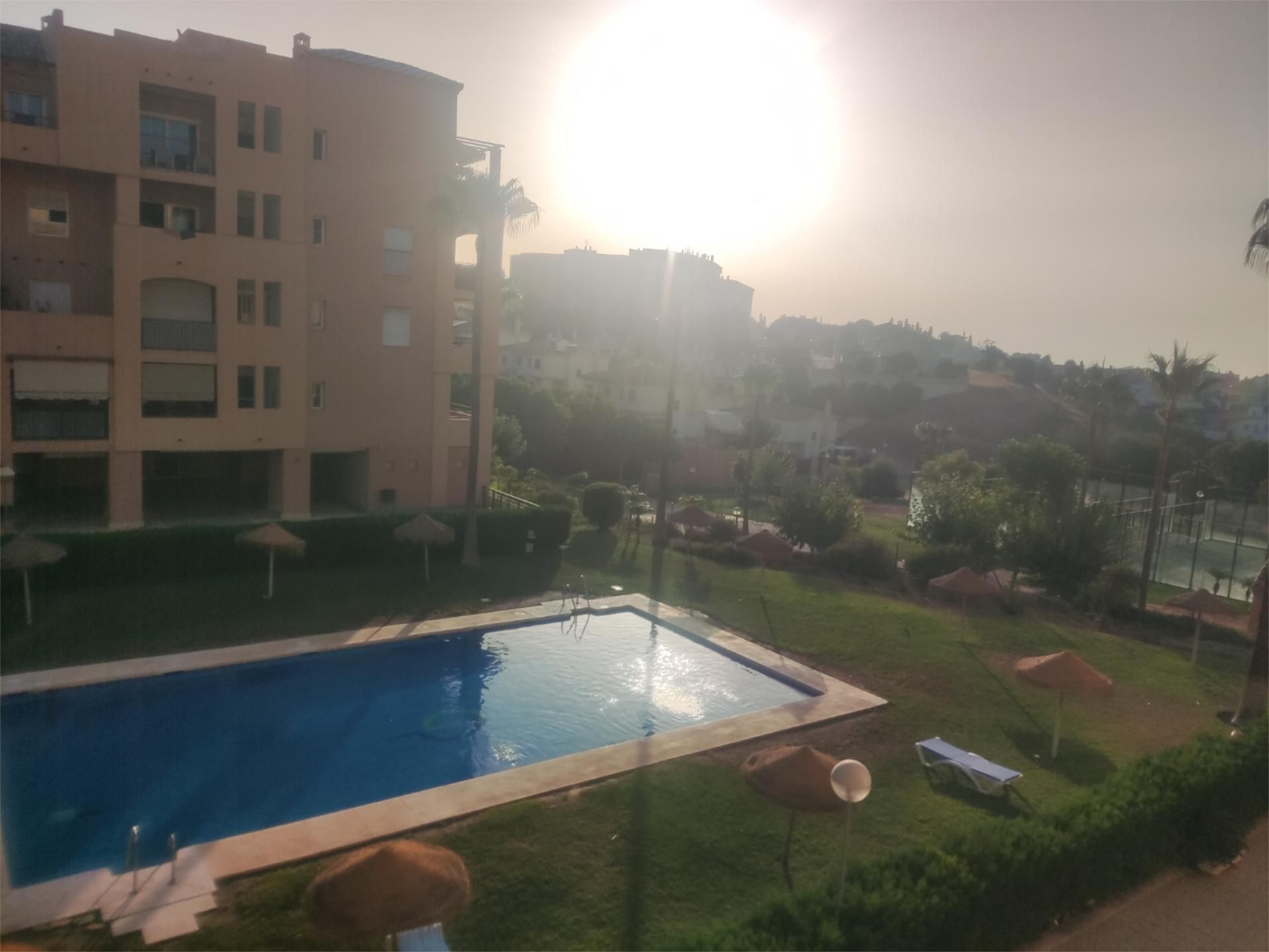 Piscina de Pis de lloguer en Fuengirola amb Aire condicionat, Calefacció i Jardí privat