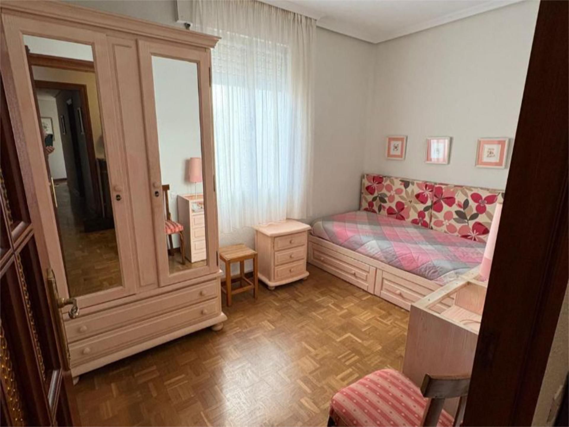 Flat to share in Calle de Embajadores, 135, Delicias