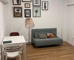 Sala d'estar de Pis de lloguer en Las Palmas de Gran Canaria amb Aire condicionat i Balcó