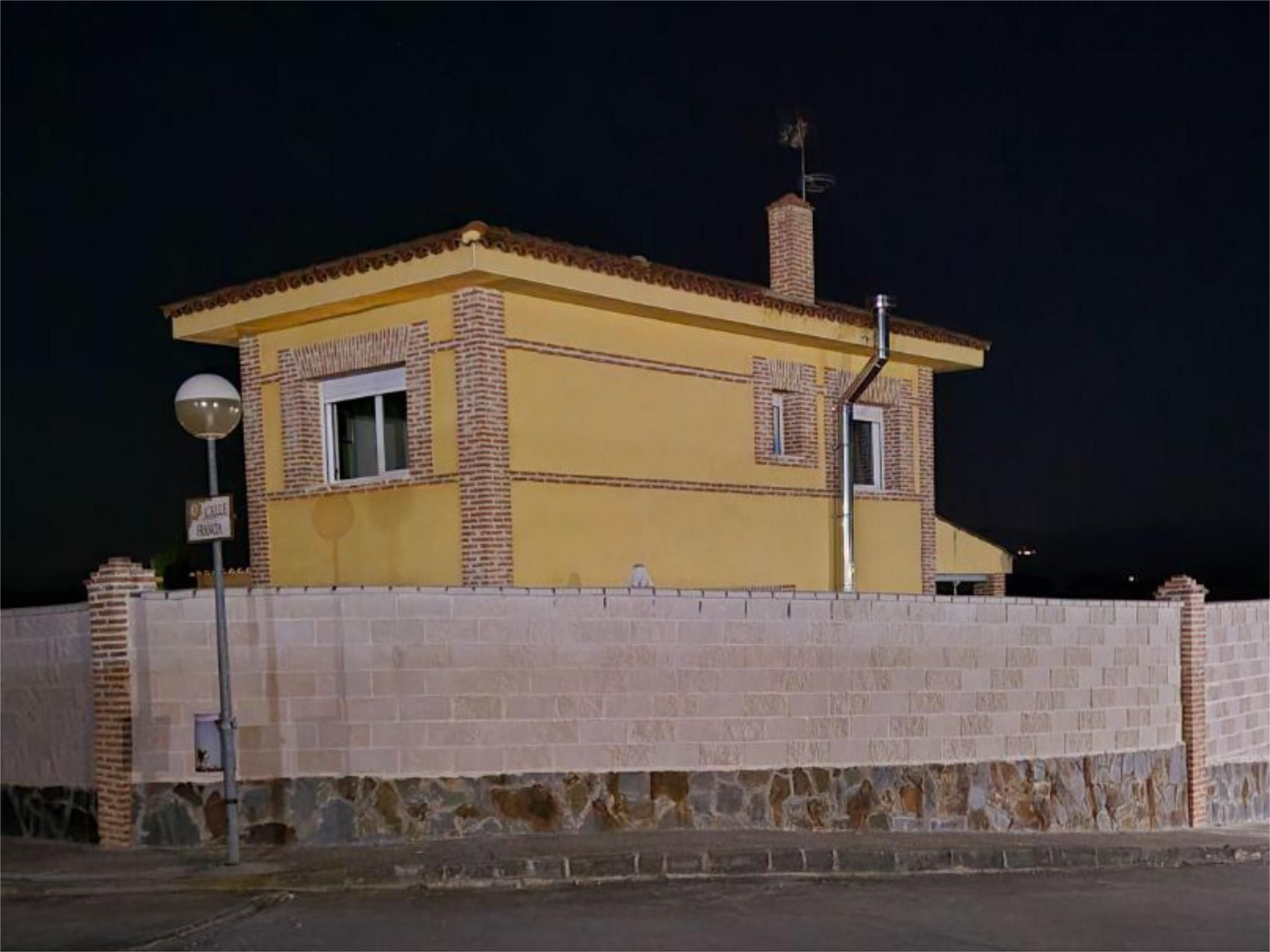 Exterior view of Flat for sale in Lucillos  with Swimming Pool and Balcony