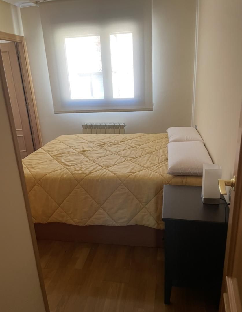 Bedroom of Flat to rent in Burgos Capital  with Heating, Parquet flooring and Furnished