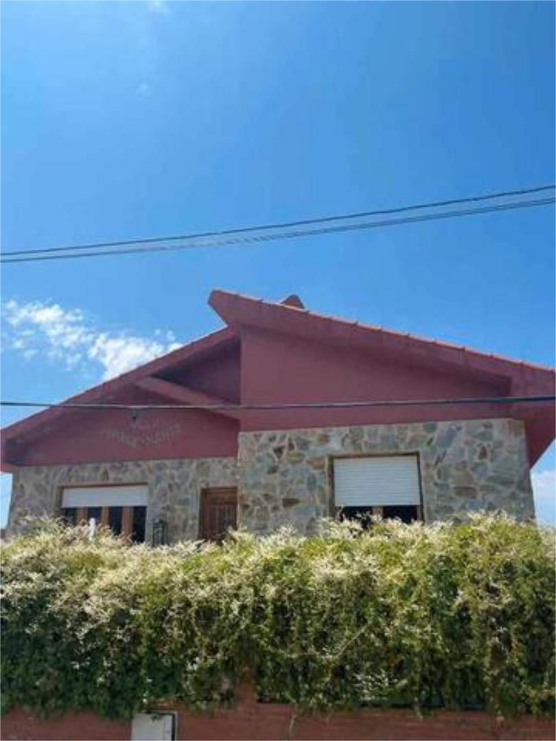 Exterior view of Single-family semi-detached for sale in Pozuelo del Páramo  with Private garden and Terrace