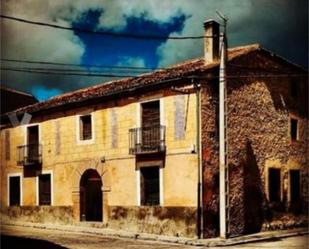 Vista exterior de Casa o xalet en venda en Veganzones amb Jardí privat