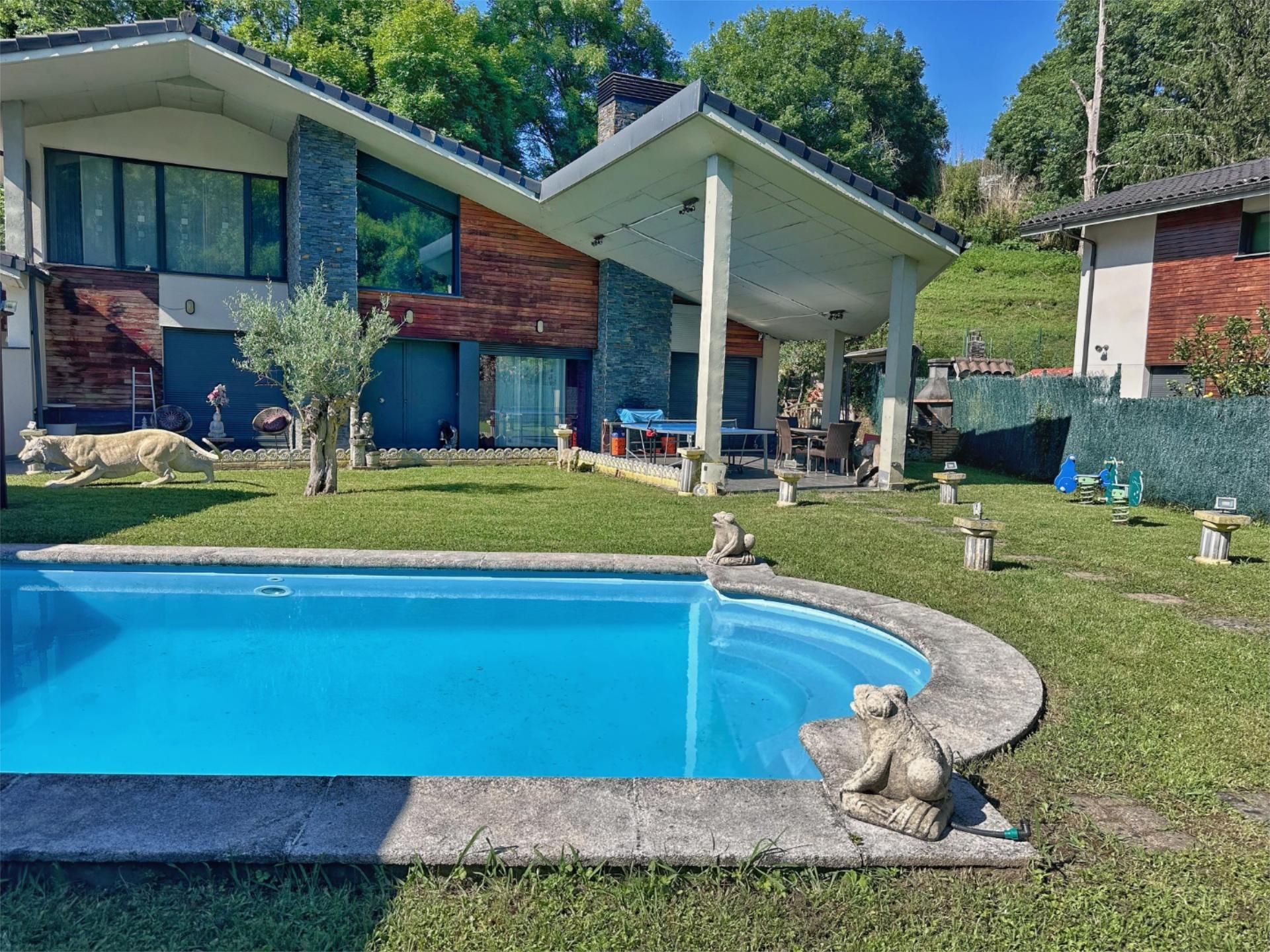 Swimming pool of House or chalet for sale in Irun   with Air Conditioner, Terrace and Swimming Pool