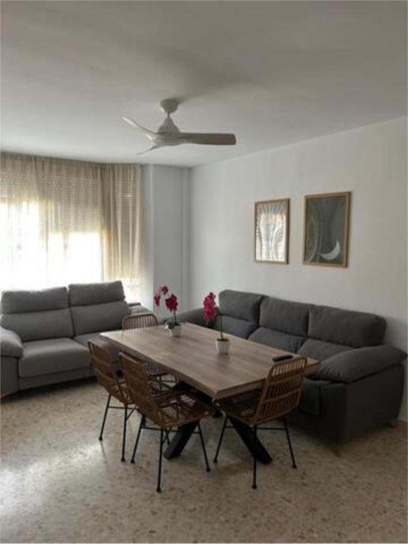 Sala d'estar de Pis de lloguer en Montijo amb Moblat