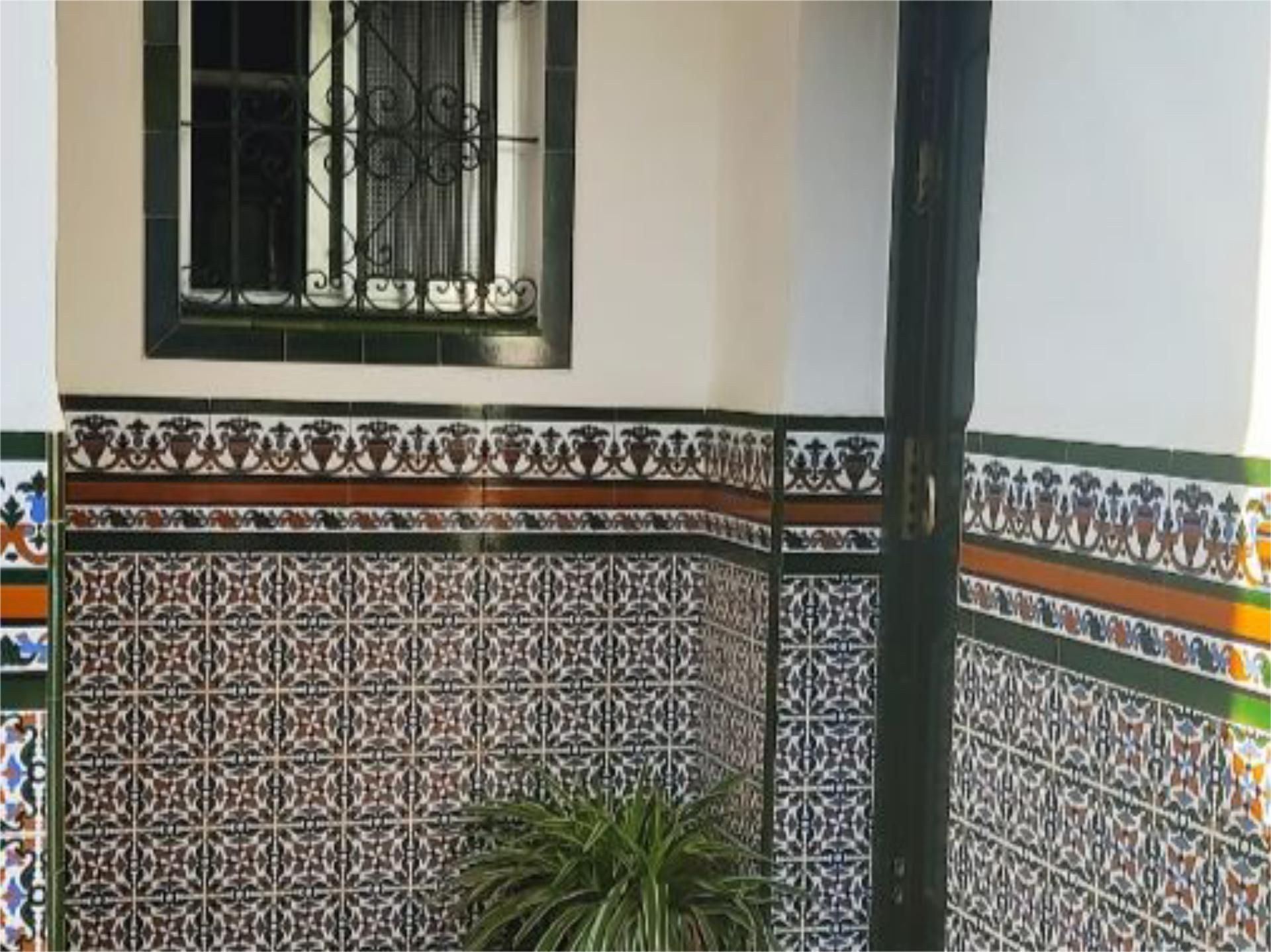 Single-family semi-detached to share in  Sevilla Capital  with Private garden, Terrace and Furnished