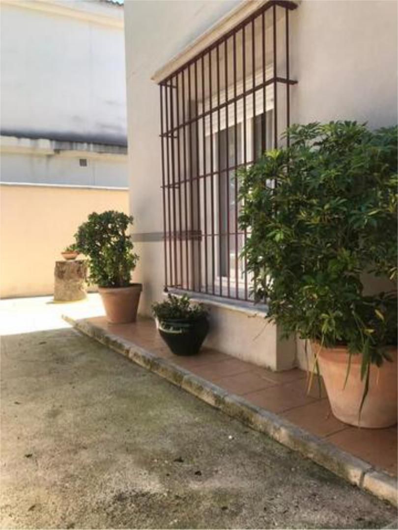 Vista exterior de Casa o xalet de lloguer en Jerez de la Frontera amb Calefacció, Jardí privat i Terrassa