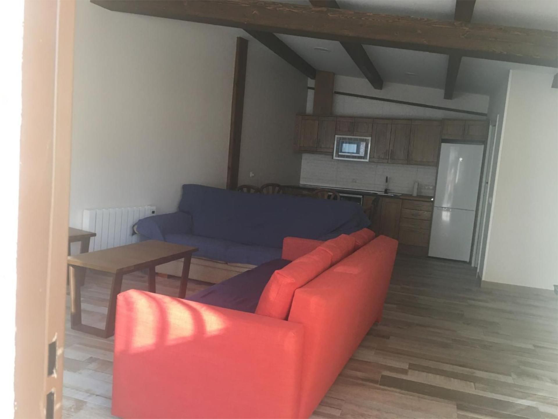 Sala d'estar de Apartament de lloguer en Cercedilla amb Calefacció, Parquet i Moblat
