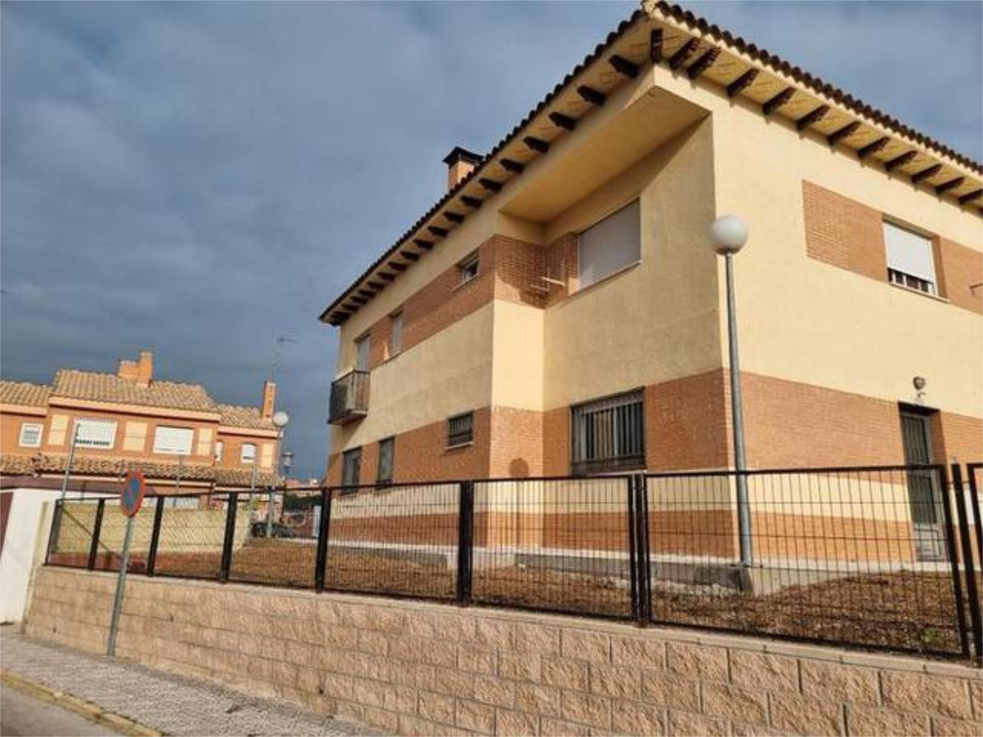 Vista exterior de Pis de lloguer en Ugena amb Calefacció i Moblat
