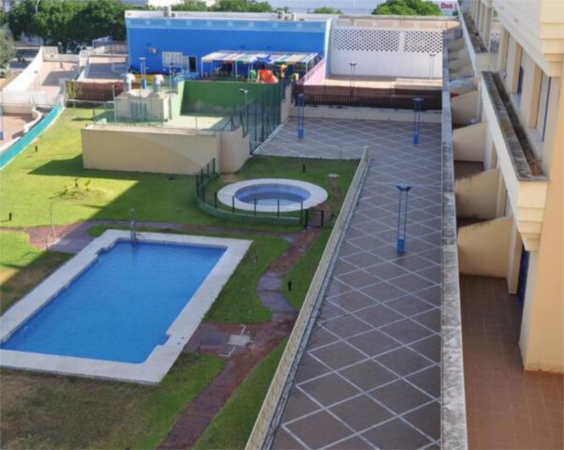 Piscina de Pis de lloguer en  Sevilla Capital amb Calefacció, Jardí privat i Terrassa