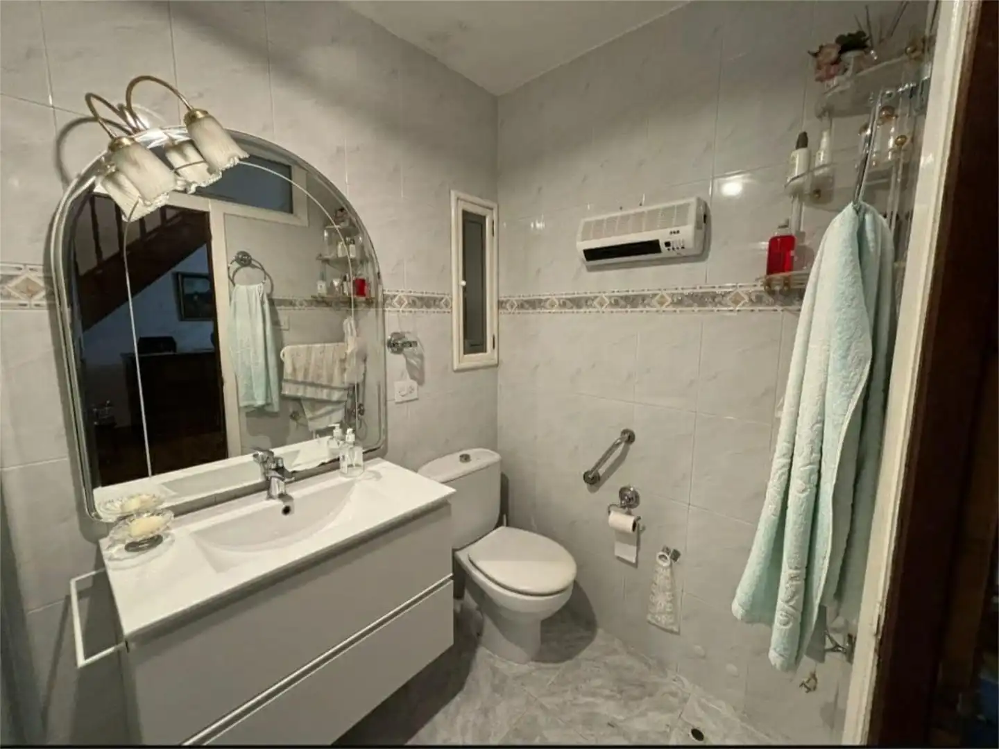 Wohnung zum Verkauf in Rúa Rafael Calleja, 39, A Pobra do Caramiñal Badezimmer von Wohnung zum Verkauf in A Pobra do Caramiñal mit Heizung, Privatgarten und Parkett