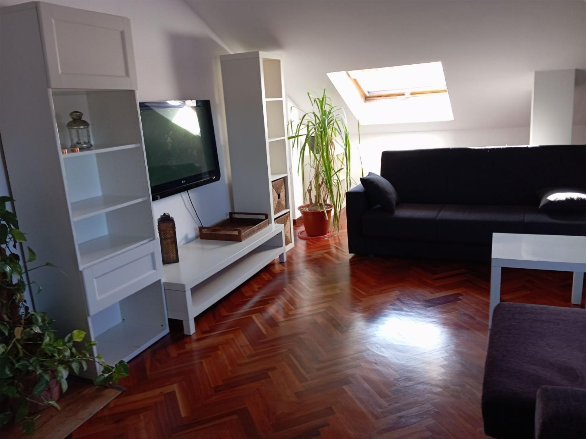 Sala d'estar de Àtic en venda en Allariz amb Calefacció, Parquet i Traster