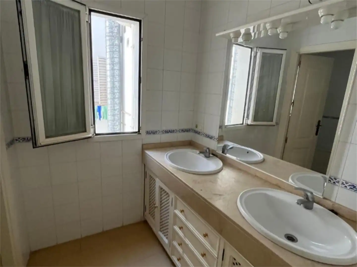 Flat for sale in Avenida Alcalde Jesús Mantaras, 6, Chapín - Campus Universitario - Navinco Bathroom of Flat for sale in Jerez de la Frontera with Air Conditioner, Private garden and Terrace