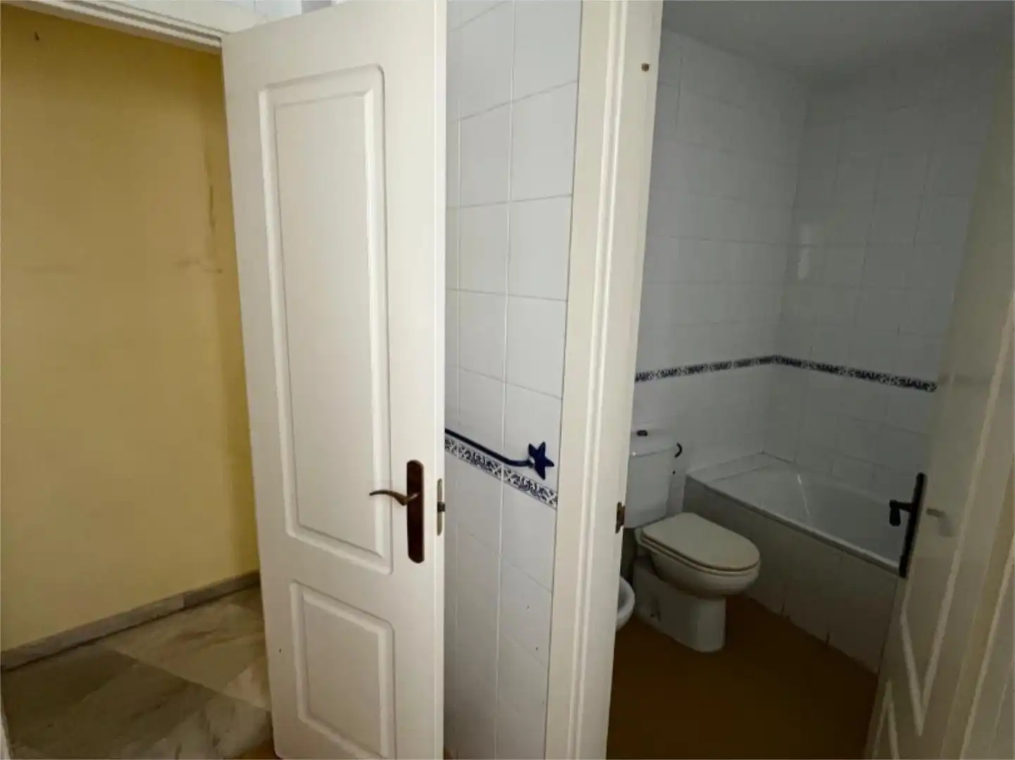 Flat for sale in Avenida Alcalde Jesús Mantaras, 6, Chapín - Campus Universitario - Navinco Bathroom of Flat for sale in Jerez de la Frontera with Air Conditioner, Private garden and Terrace