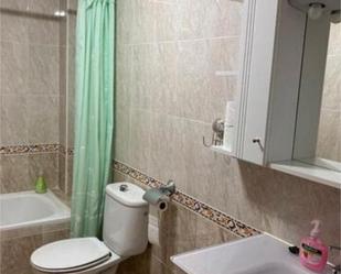 Bany de Apartament de lloguer en Aguilar de Campoo amb Calefacció, Traster i Moblat