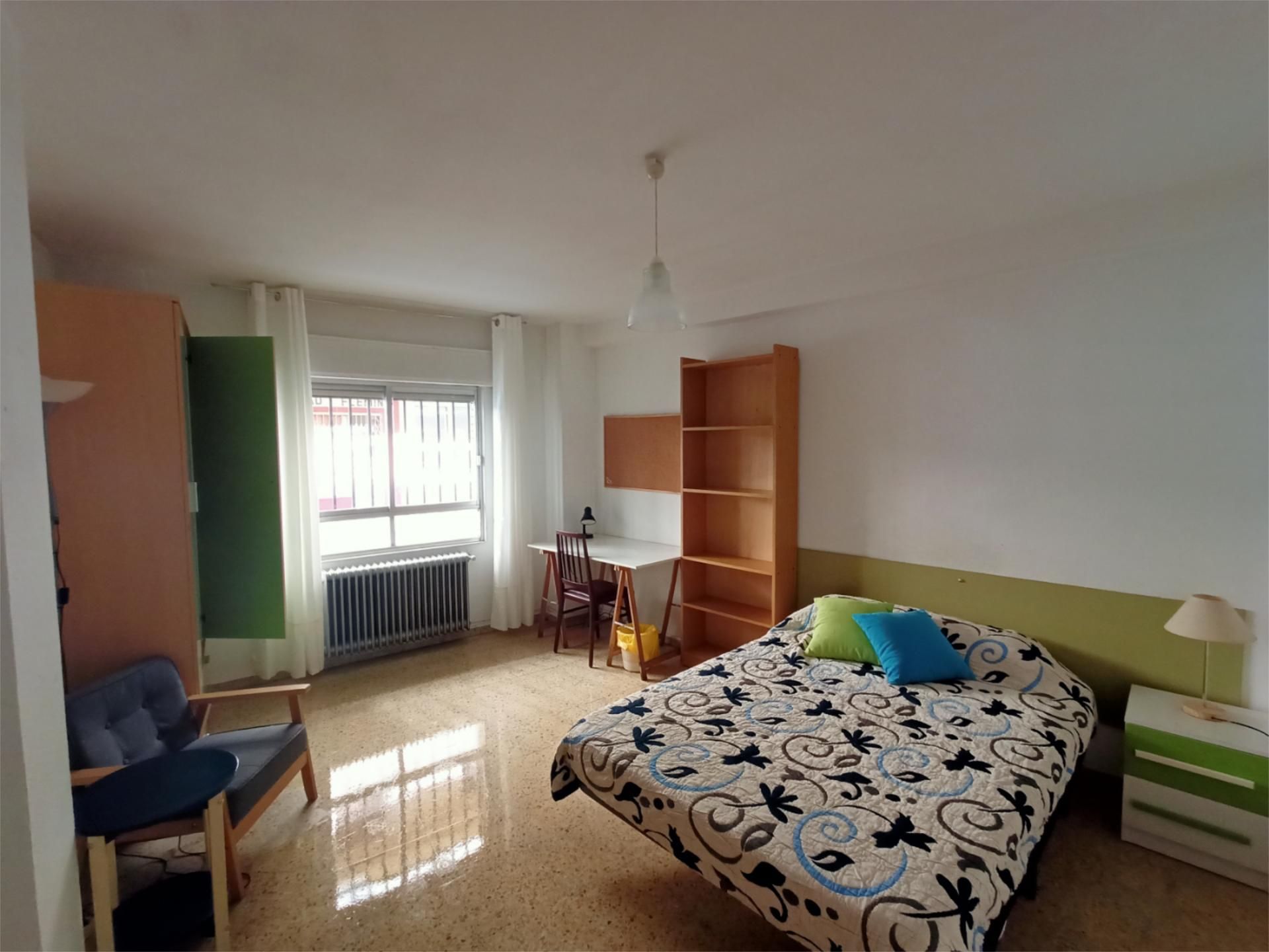 Bedroom of Planta baja to share in Salamanca Capital  with Heating, Furnished and Oven