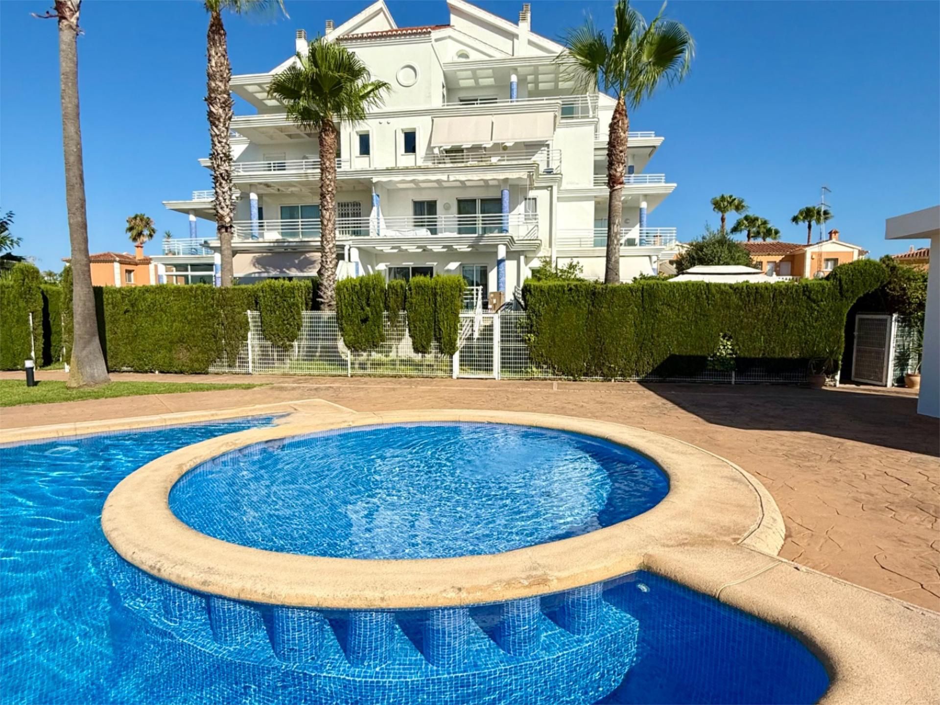 Piscina de Pis en venda en Oliva amb Aire condicionat, Terrassa i Piscina