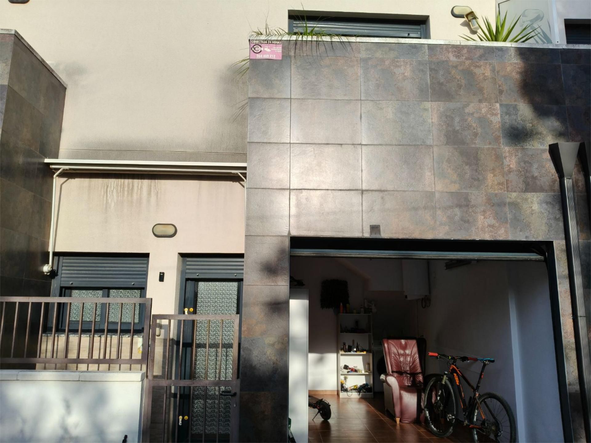 Exterior view of Single-family semi-detached for sale in Vinaròs  with Air Conditioner and Swimming Pool
