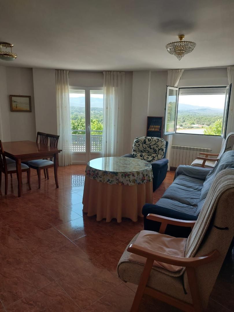 Sala d'estar de Pis de lloguer en Sotillo de la Adrada amb Calefacció, Moblat i Forn