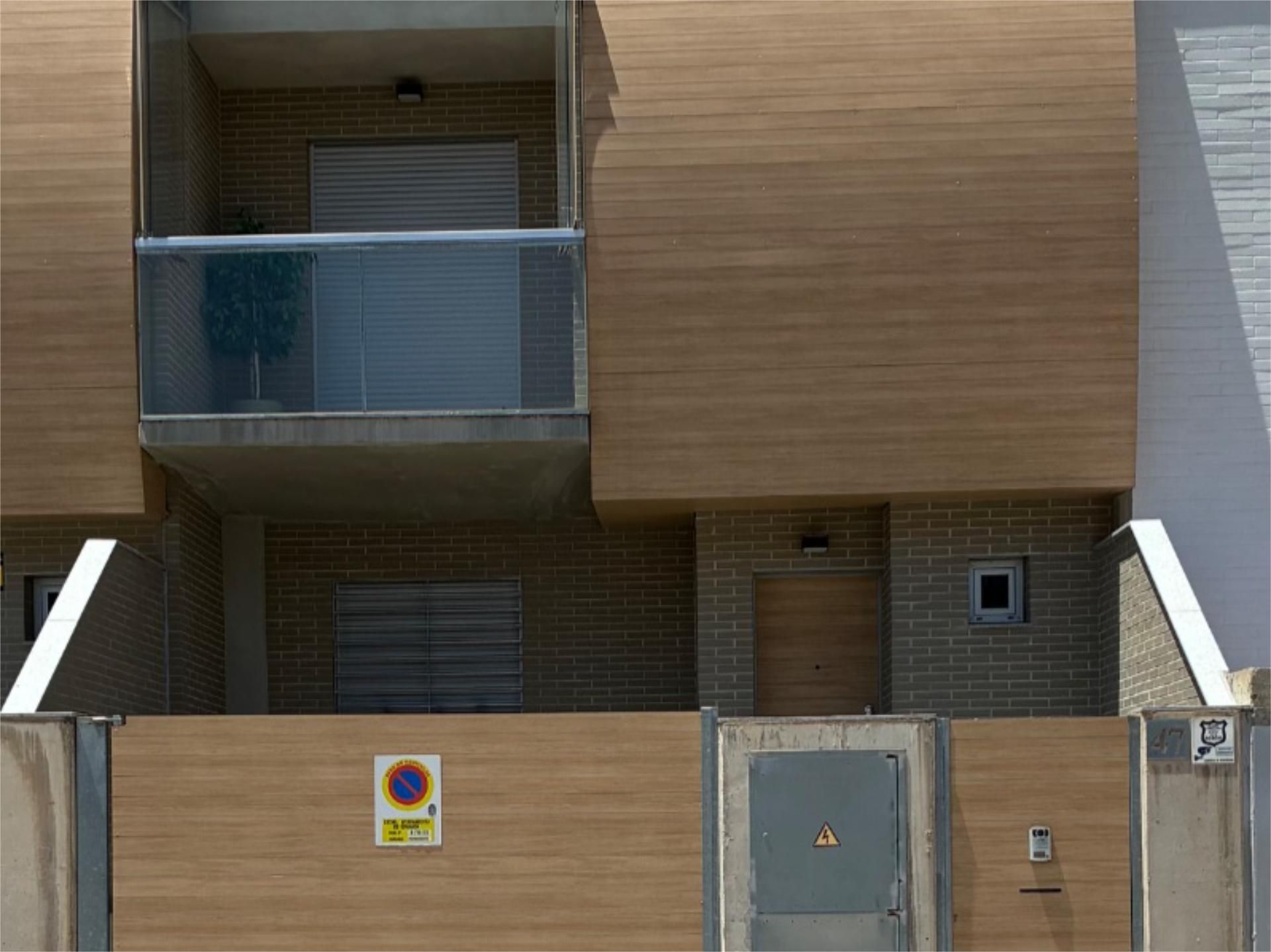 Exterior view of Single-family semi-detached for sale in  Granada Capital  with Air Conditioner, Terrace and Balcony