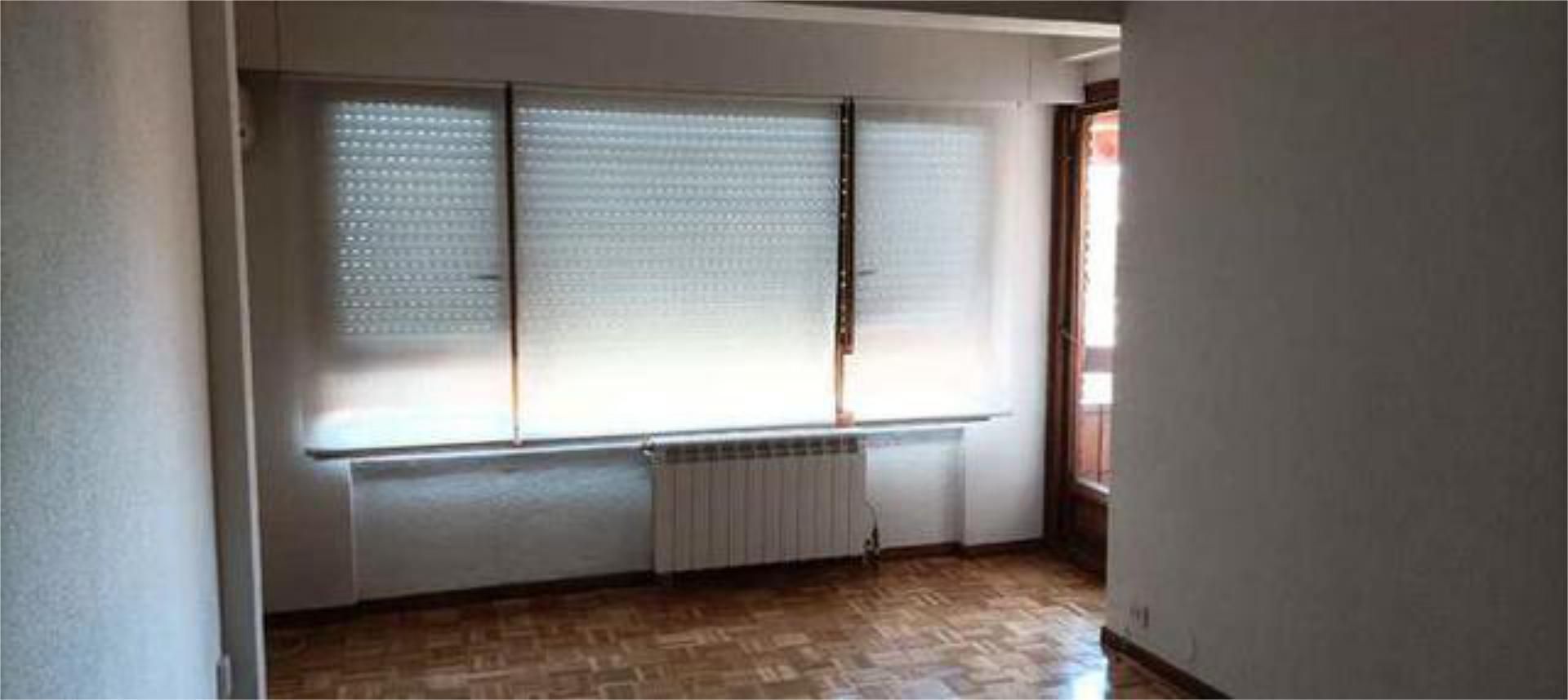 Dormitori de Apartament de lloguer en  Madrid Capital amb Terrassa