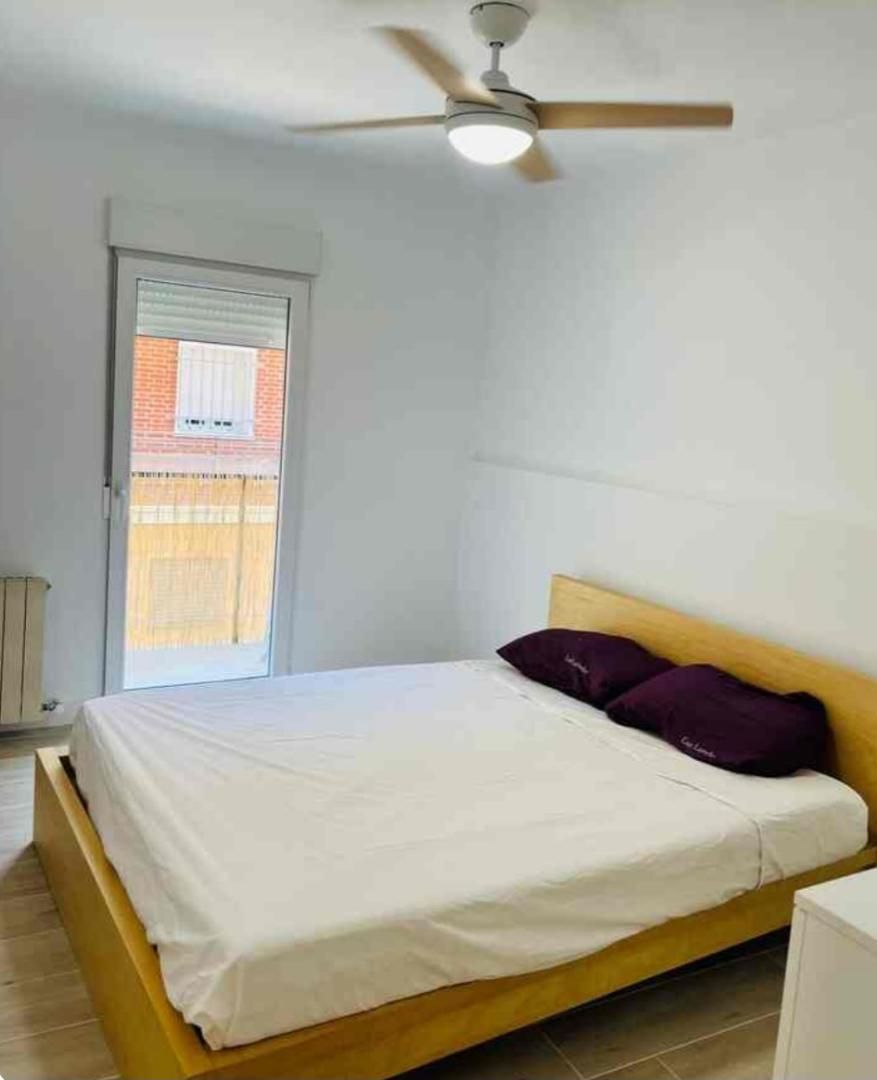 Bedroom of Flat to share in  Madrid Capital  with Heating, Furnished and Oven