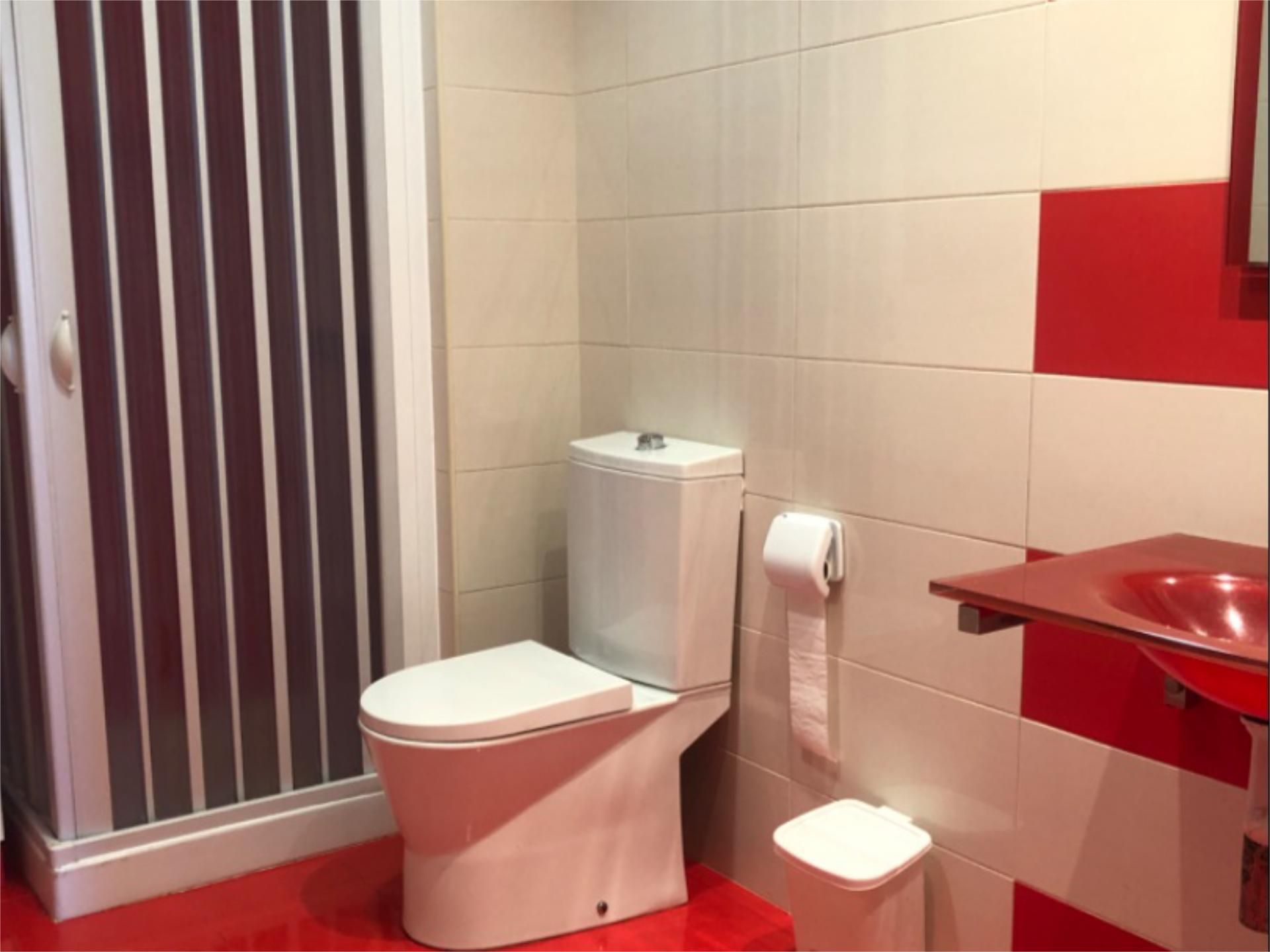 Bany de Apartament de lloguer en Guadassuar amb Terrassa
