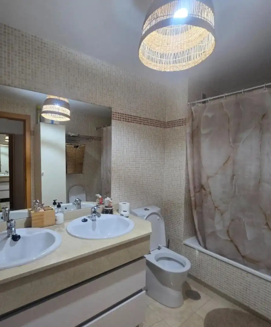Piso en venta en Calle Frutos Herranz, 4, El Pinillo Baño de Piso en venta en Torremolinos con Aire acondicionado, Calefacción y Jardín privado