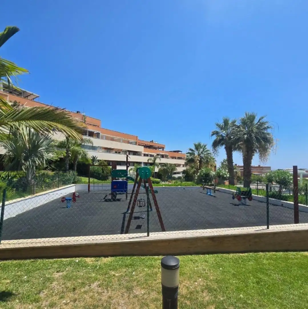 Piso en venta en Calle Frutos Herranz, 4, El Pinillo Vista exterior de Piso en venta en Torremolinos con Aire acondicionado, Calefacción y Jardín privado