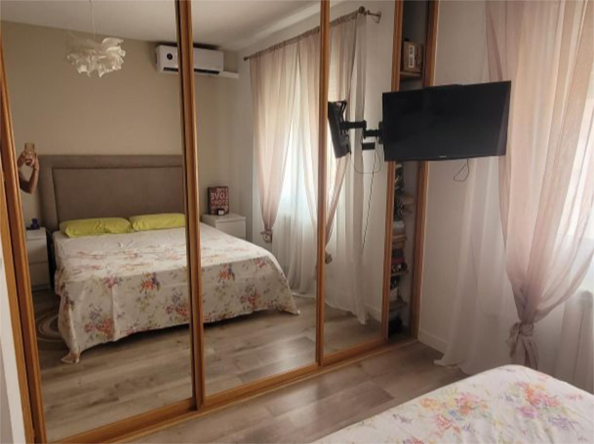 Bedroom of Single-family semi-detached to share in San Martín de la Vega  with Air Conditioner, Heating and Furnished