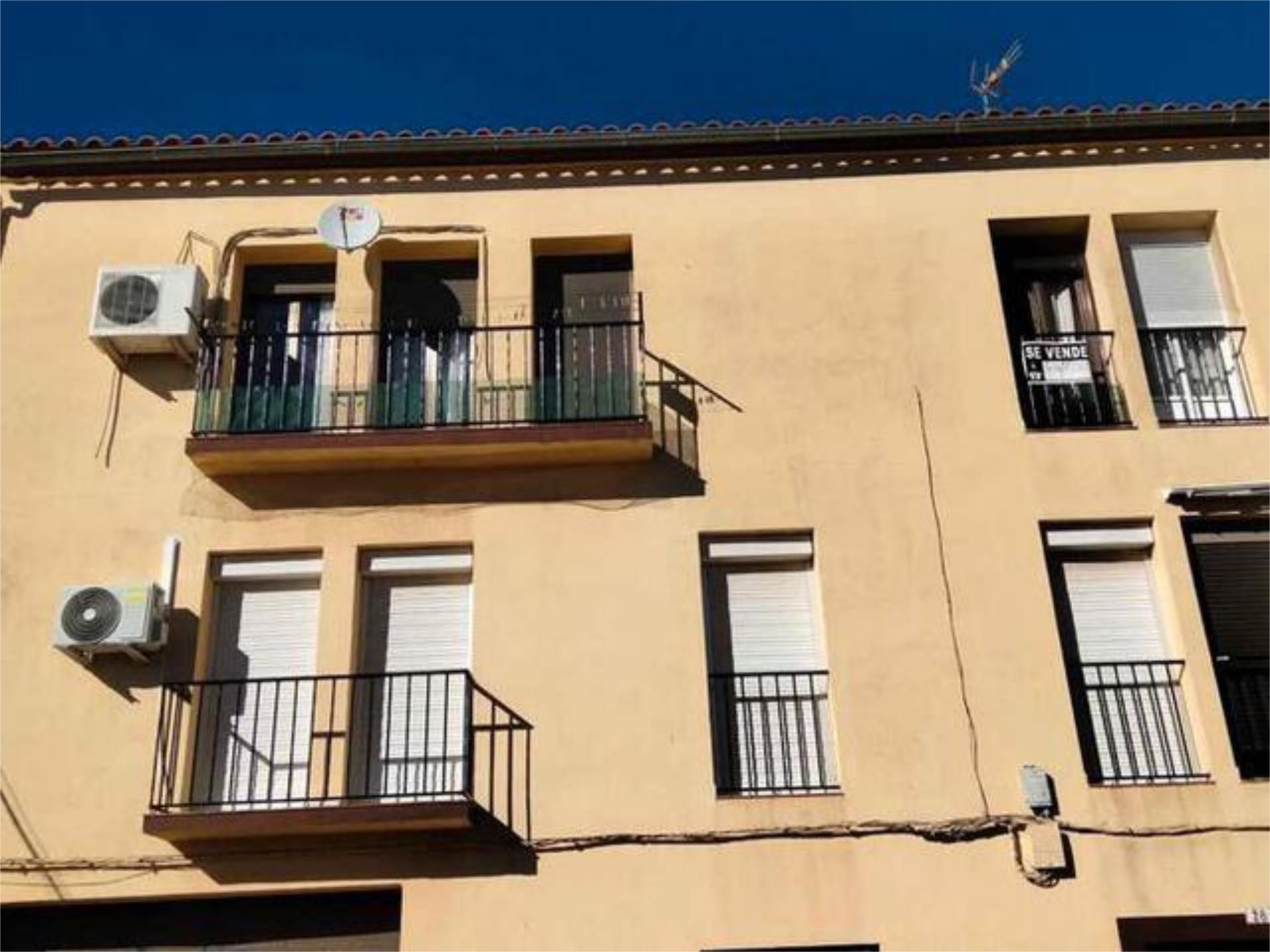 Vista exterior de Pis en venda en Villanueva del Fresno amb Terrassa i Traster