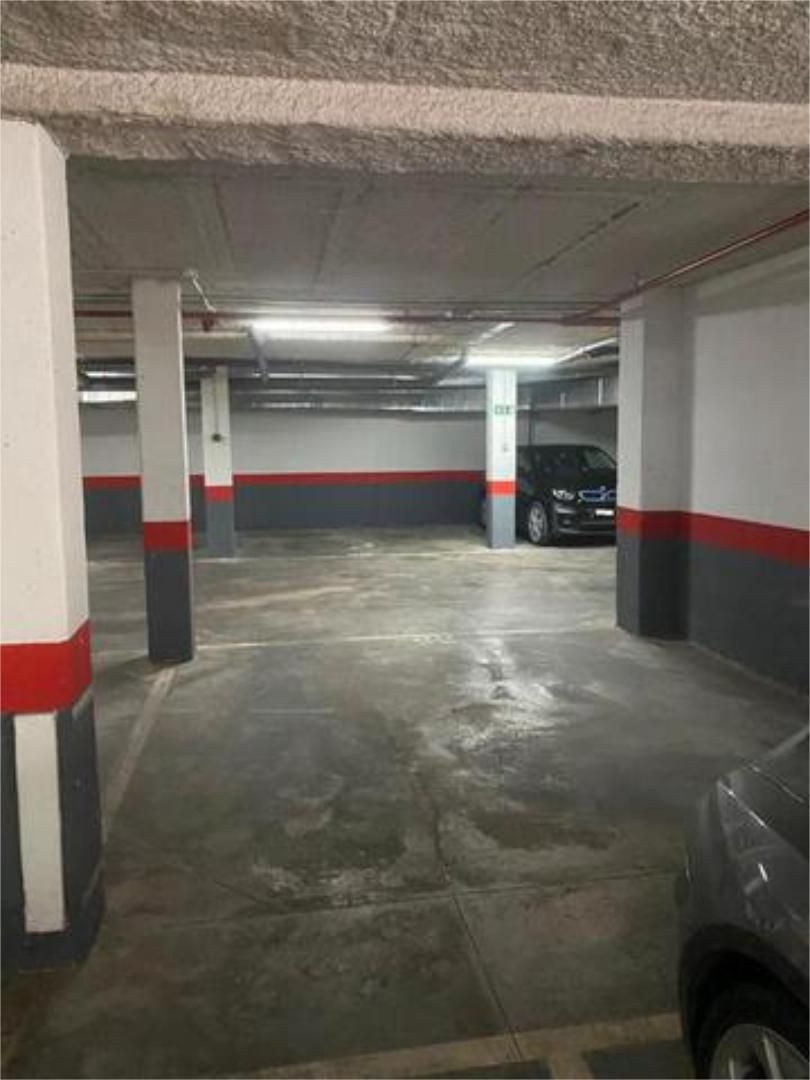 Parkplatz von Garage miete in Alovera