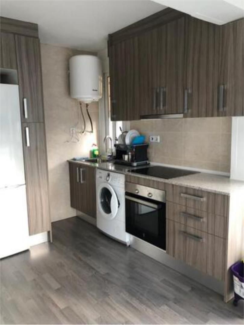 Cuina de Apartament de lloguer en Benalmádena amb Terrassa i Piscina