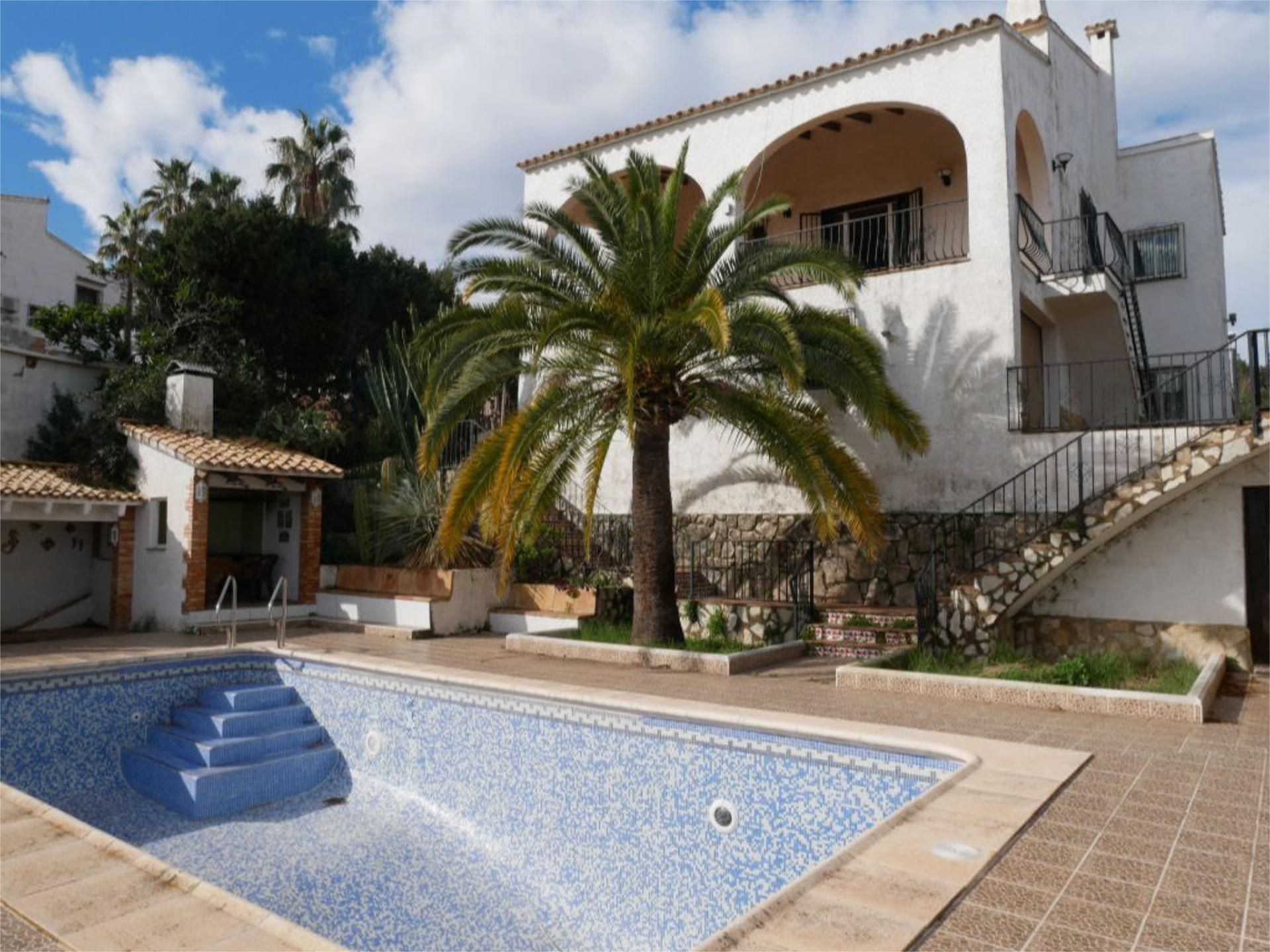 Vista exterior de Casa o xalet en venda en Oliva amb Aire condicionat, Terrassa i Piscina