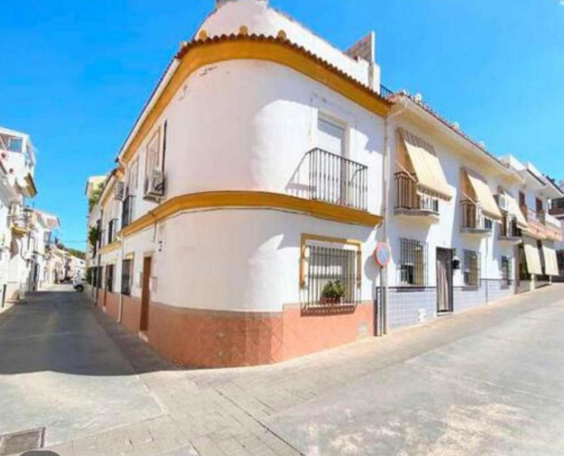 Vista exterior de Casa adosada en venda en Alhaurín de la Torre amb Terrassa