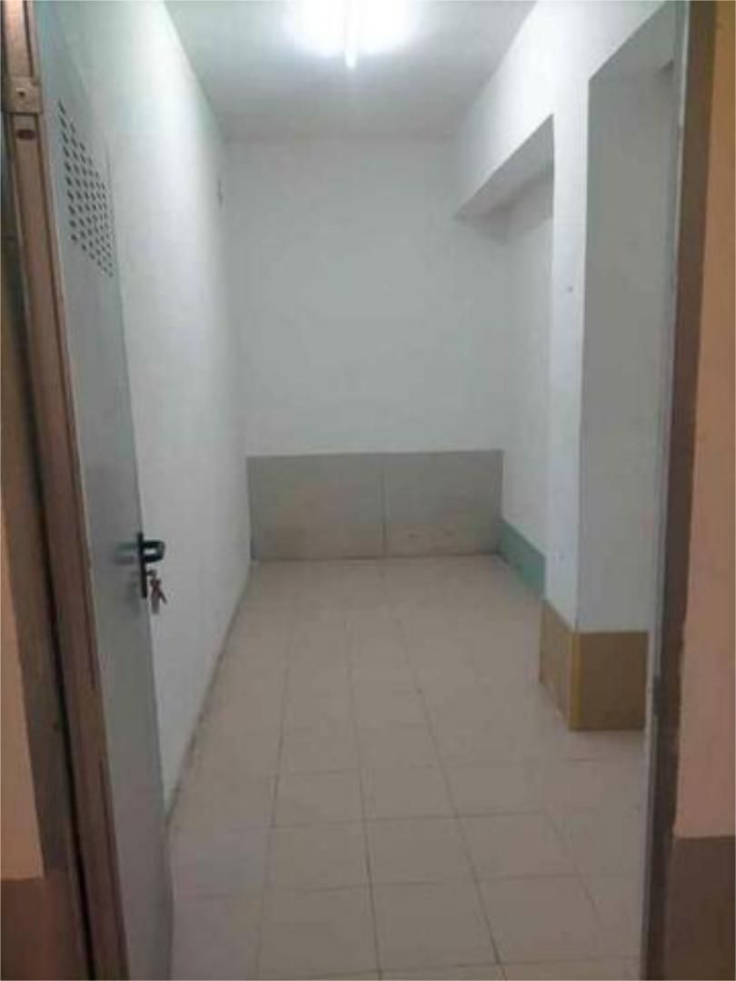 Box room to rent in Irun 