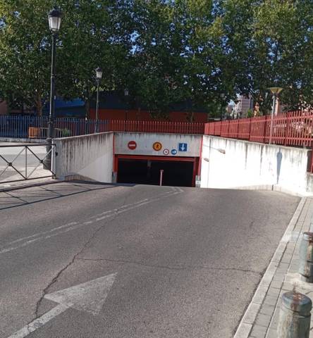 Garaje en Alquiler en Calle Ribeiro, 13 en Zarzaquemada