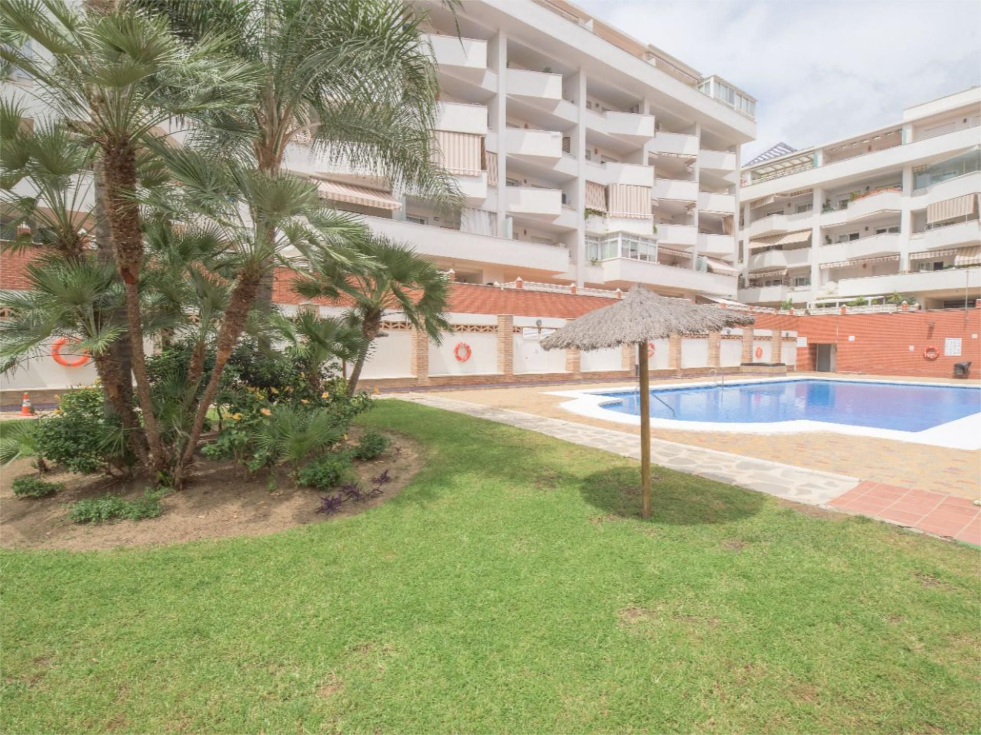 Piscina de Pis en venda en Estepona amb Aire condicionat, Terrassa i Piscina