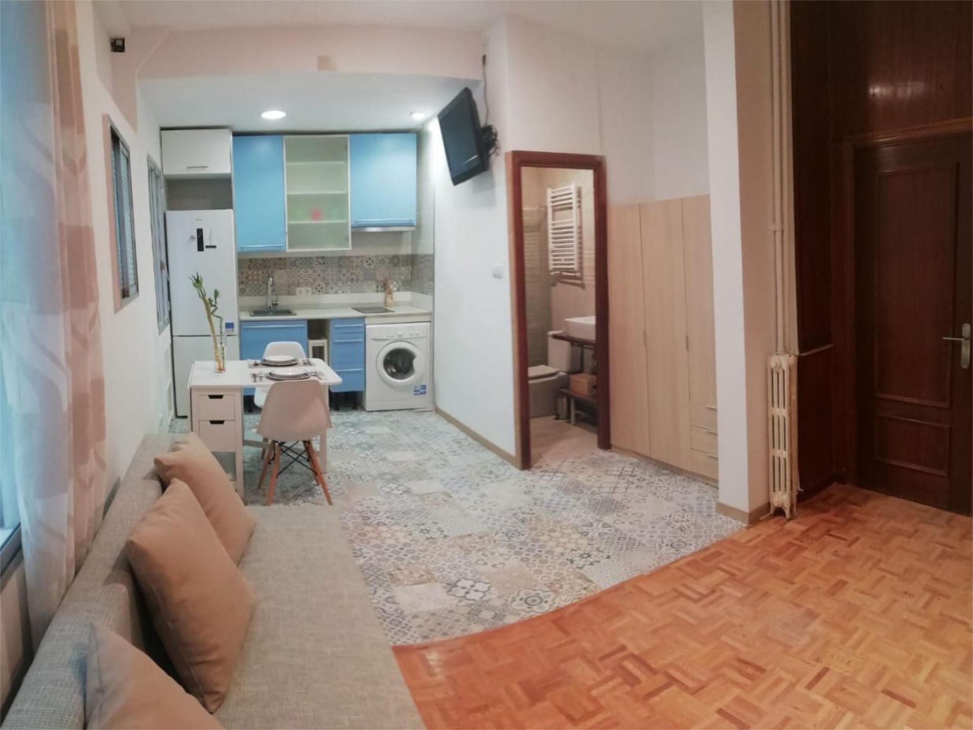 Dormitori de Estudi de lloguer en  Madrid Capital amb Calefacció, Parquet i Moblat