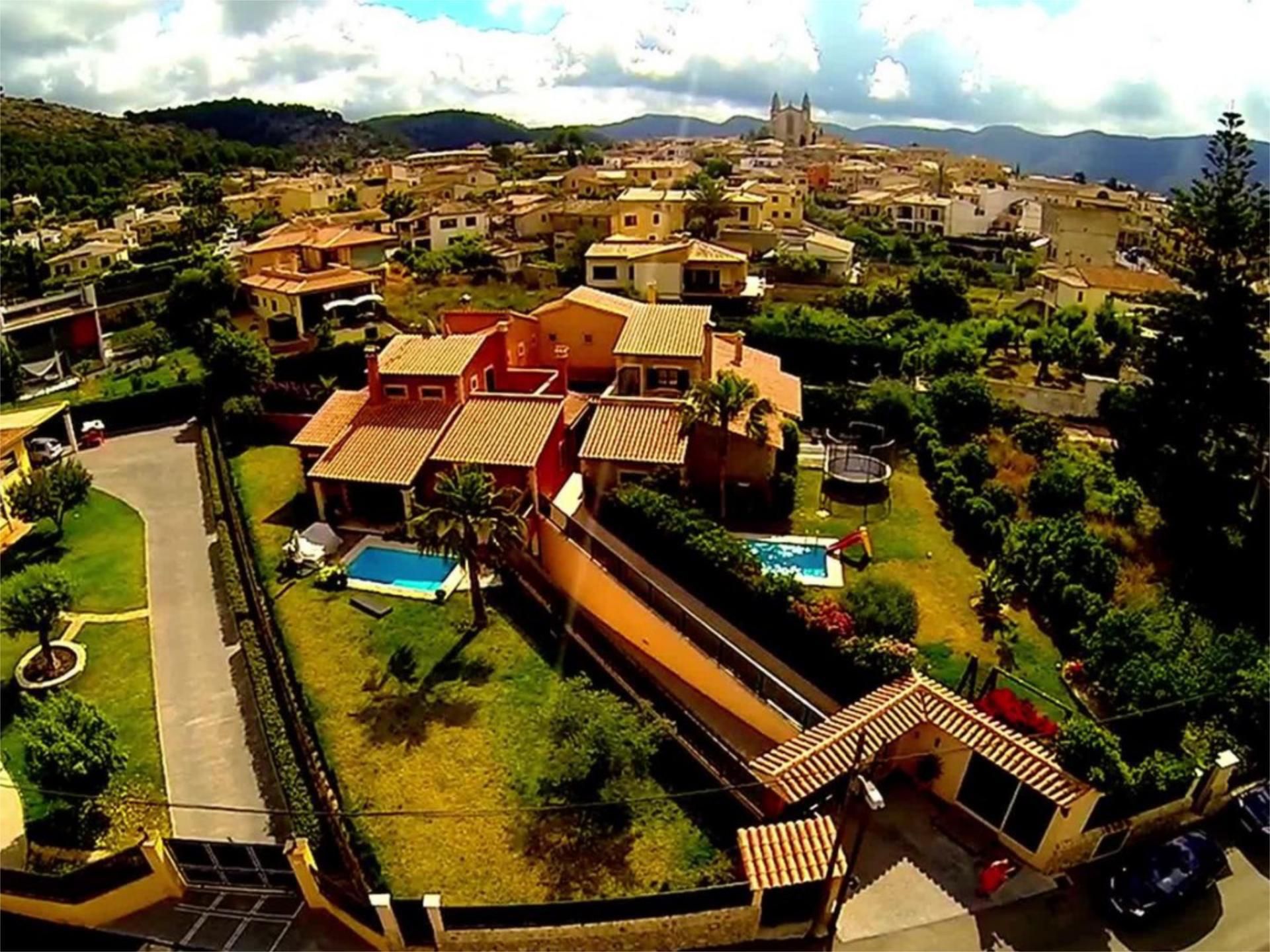 Vista exterior de Casa o xalet en venda en Calvià amb Aire condicionat, Terrassa i Piscina