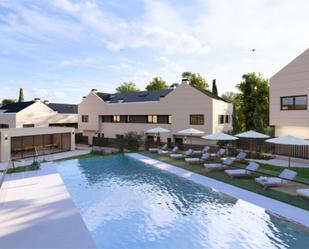 Piscina de Casa o xalet en venda en  Madrid Capital amb Aire condicionat, Calefacció i Jardí privat
