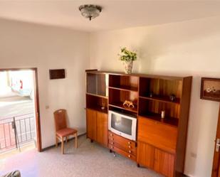 Sala d'estar de Apartament de lloguer en Vega de San Mateo amb Moblat