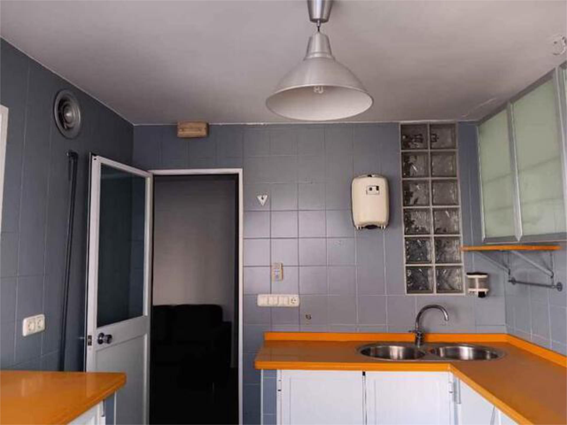 Kitchen of Apartment for sale in Algeciras