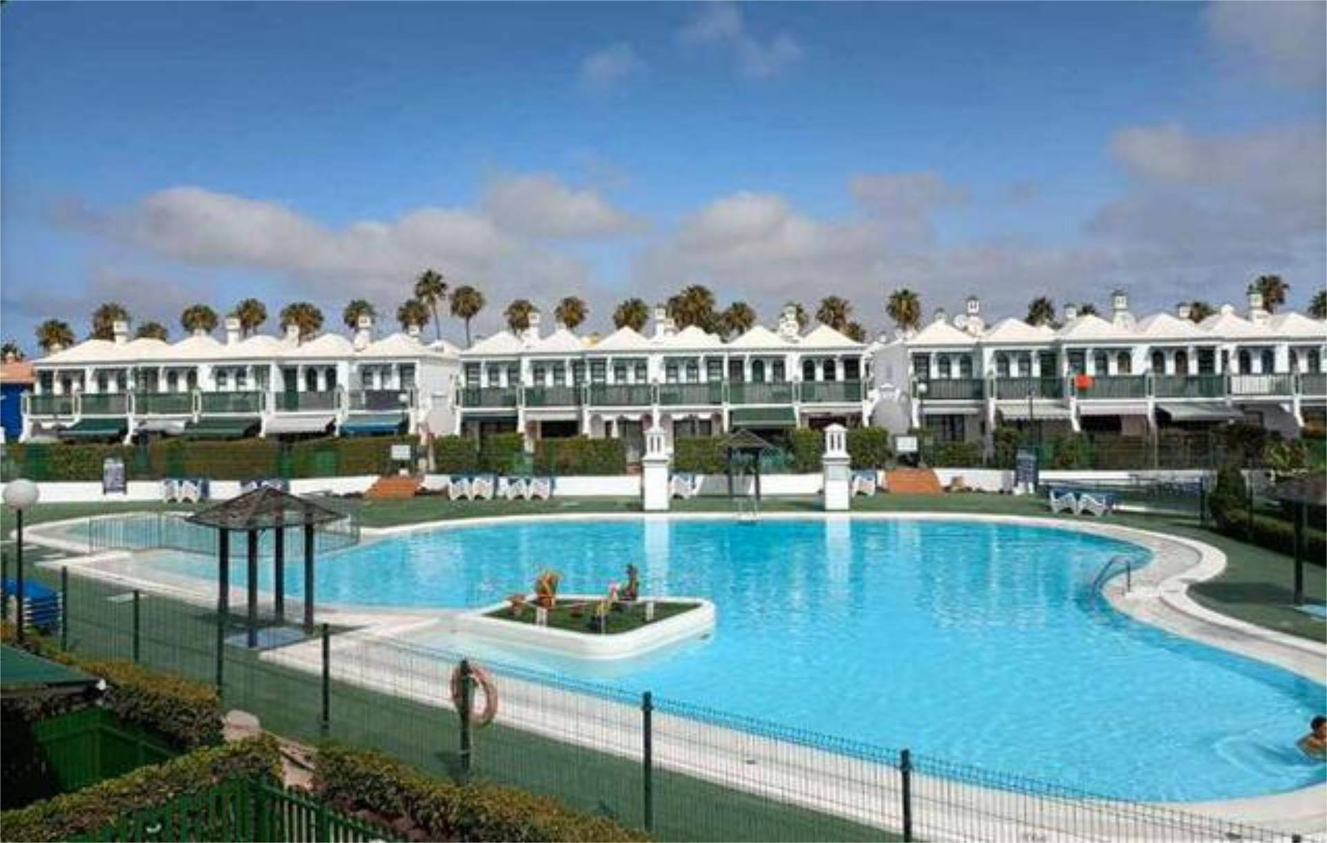 Vista exterior de Apartament en venda en San Bartolomé de Tirajana amb Calefacció, Jardí privat i Terrassa