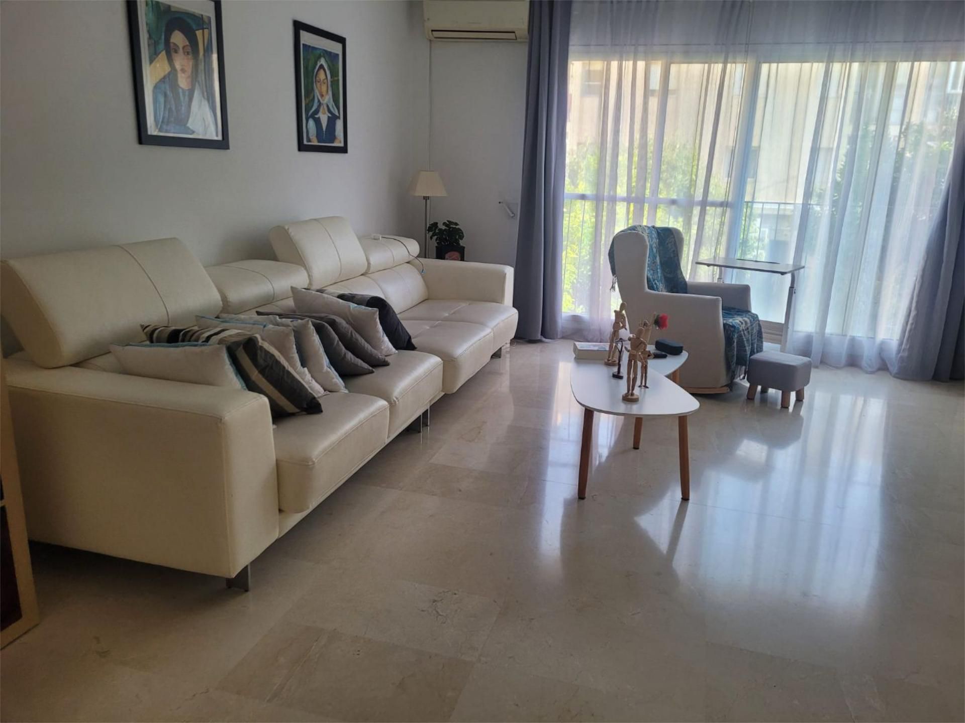 Sala d'estar de Casa o xalet per a compartir en Terrassa amb Aire condicionat, Calefacció i Jardí privat